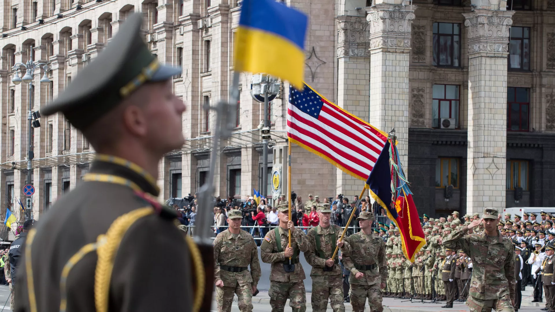 Военнослужащие стран НАТО на параде в честь Дня независимости в Киеве