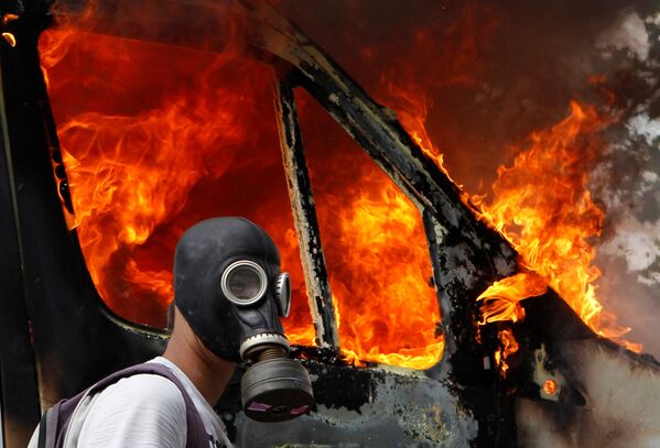 تظاهرات گسترده علیه اقدامات سختگیرانه اقتصادی حکومت یونان - آتن، جون ۲۰۱۱ - اسپوتنیک افغانستان  