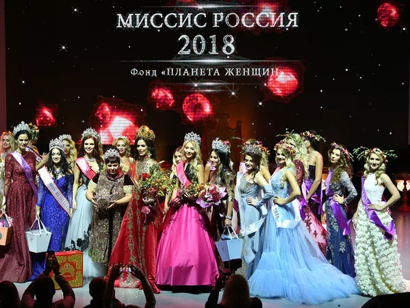 Участницы во время финала всероссийского конкурса Миссис Россия-2018 в театрально-концертном зале Планета КВН в Москве - اسپوتنیک افغانستان  