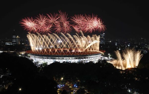 نمایش آتش‌بازی در مراسم افتتاح بازی‌های آسیایی 2018 در اندونیزیا - اسپوتنیک افغانستان  