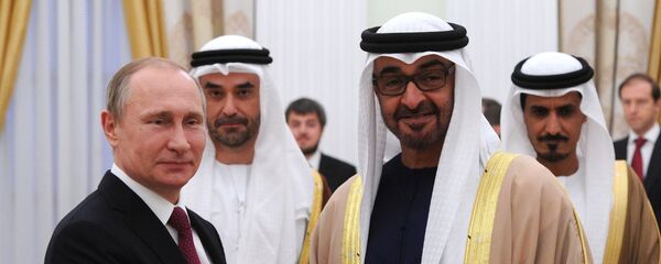 پوتین به ولیعهد ابوظبی باز سیاهچشم هدیه داد پوتین به ولیعهد ابوظبی باز سیاهچشم هدیه داد - اسپوتنیک افغانستان