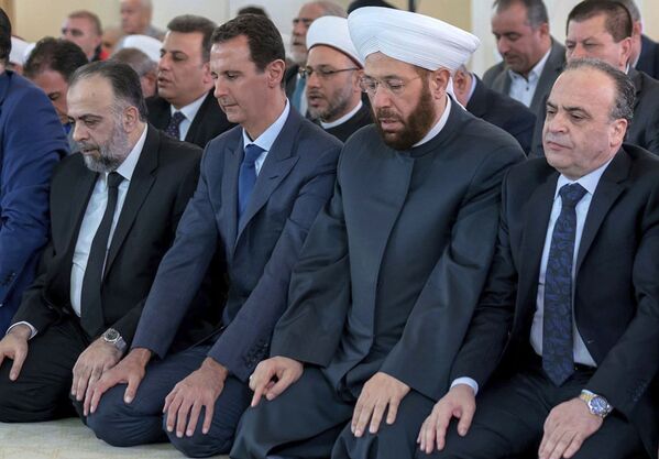بشار اسد، رئیس جمهور سوریه حین ادای نماز عید – دمشق، سوریه - اسپوتنیک افغانستان  