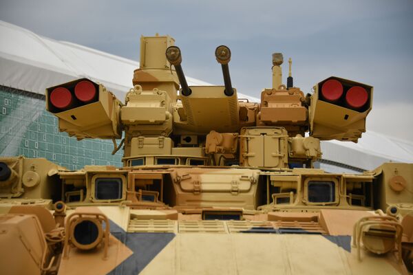 ماشین نظامی پشتیبان تانک «ترمیناتور»در نمایشگاه بین‌المللی نظامی «ارتش 2018» روسیه. - اسپوتنیک افغانستان  
