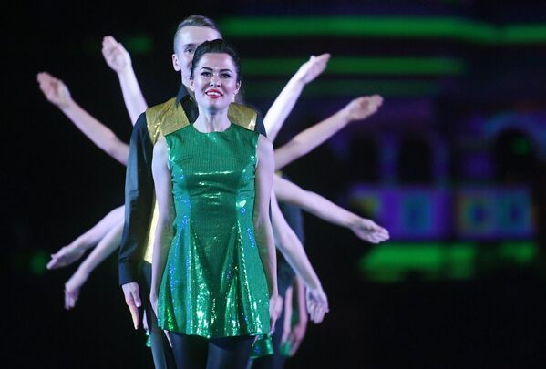 گروه هنری ایرلندی در مراسم افتتاحیه یازدهمین جشنواره موسیقی «برج اسپاسکی» - میدان سرخ، مسکو - اسپوتنیک افغانستان  