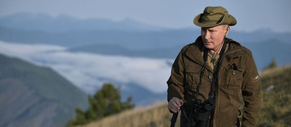 ولادیمیر پوتین، رئیس جمهور روسیه در جریان تفریح در جمهوری تووا در جنوب سایبریا ولادیمیر پوتین، رئیس جمهور روسیه در جریان تفریح در جمهوری تووا در جنوب سایبریا - اسپوتنیک افغانستان