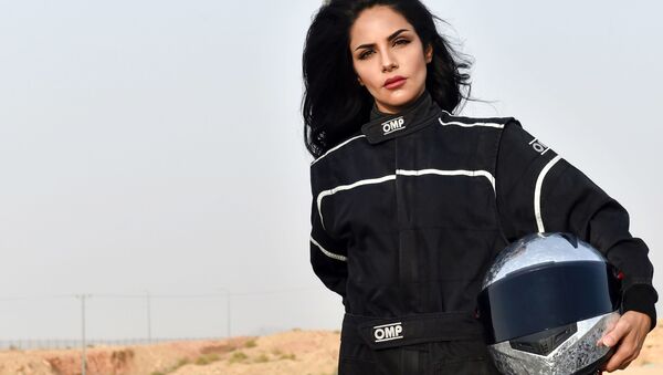 آرزوی نخستین زن راننده موتر های سپورتی سعودی + عکس - اسپوتنیک افغانستان  