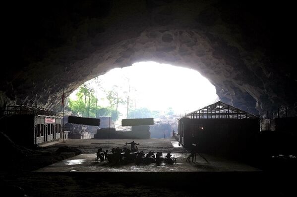 مکتب در داخل غار – ولایت گوئیژو، چین - اسپوتنیک افغانستان  