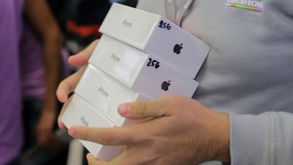 شرکت اپل، تاریخ عرضه گوشی‌های جدید خود را به تعویق انداخت - اسپوتنیک افغانستان  