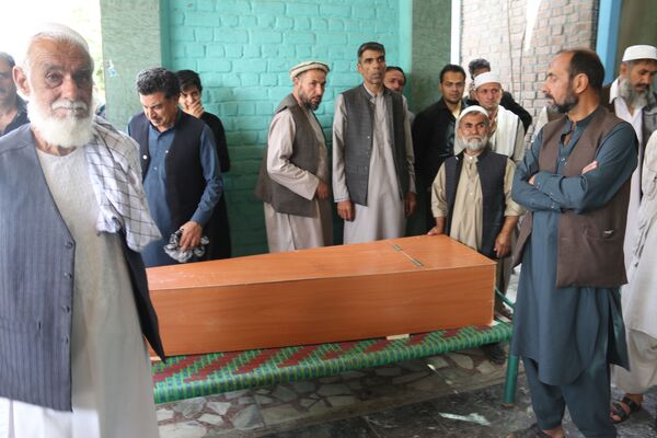 مراسم جنازه یکی از قربانیان حمله تروریستی ۵ سپتمبر در کابل - اسپوتنیک افغانستان  