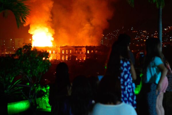 آتش سوزی در ساختمان موزیم ملی برازیل - ریو دو ژانیرو - اسپوتنیک افغانستان  