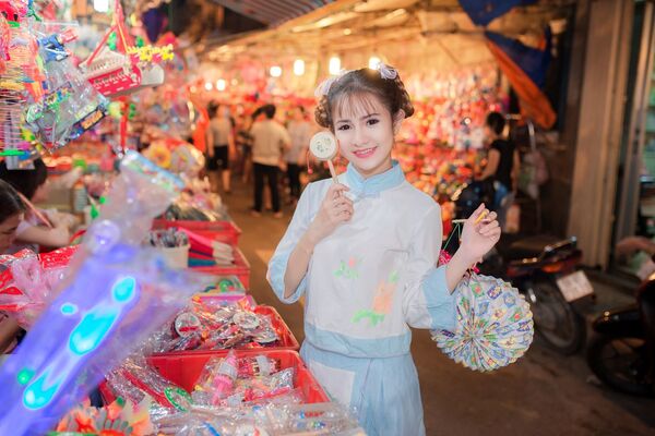 دختر چینی در بازار - اسپوتنیک افغانستان  