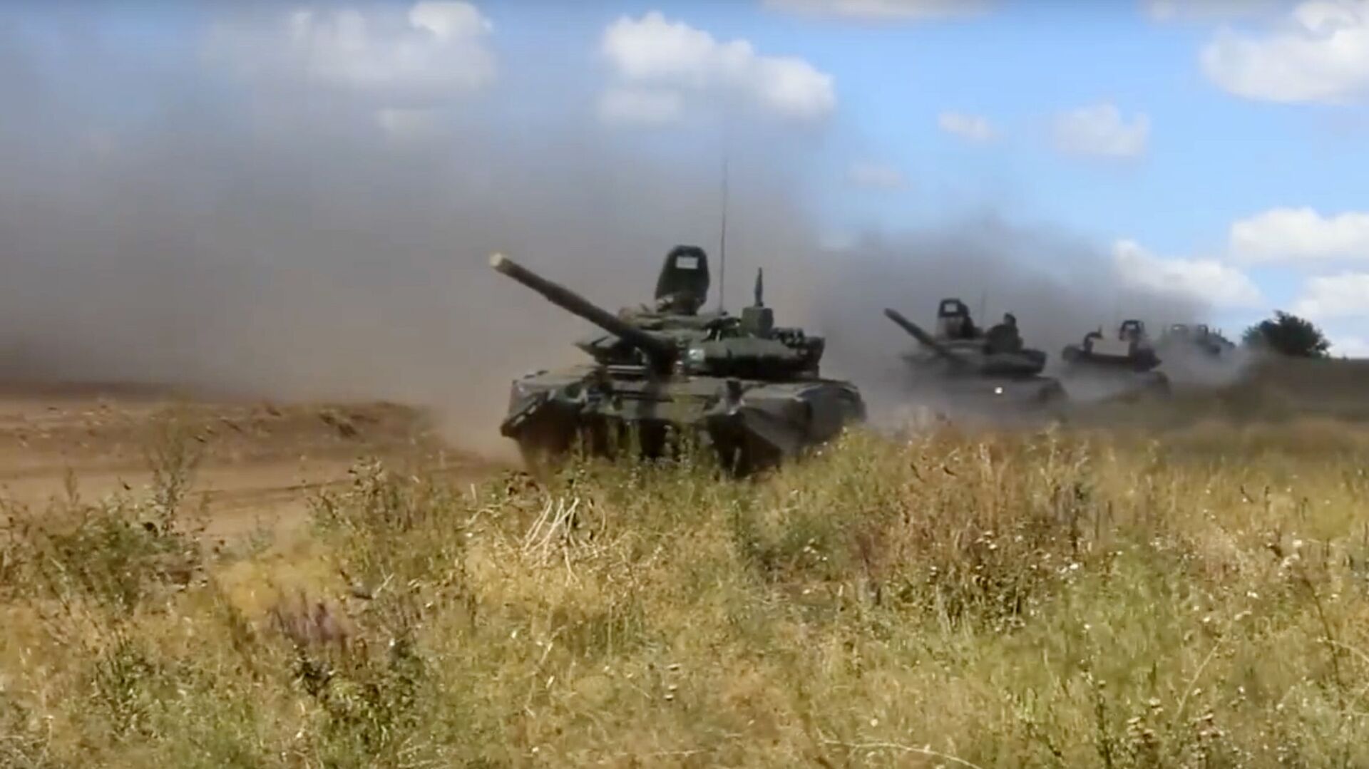 حمله تانک‌ها  در رزمایش نظامی شرق 2018 - اسپوتنیک افغانستان  , 1920, 16.10.2022