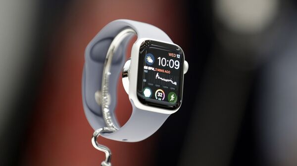 ساعت جدید Apple Watch 4 در مراسم رونمایی محصولات جدید اپل نشان داده شد. - اسپوتنیک افغانستان  