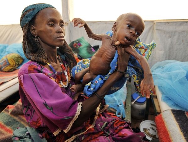 زن نایجیریایی همراه با کودک خود – جنوب نایجیریا - اسپوتنیک افغانستان  
