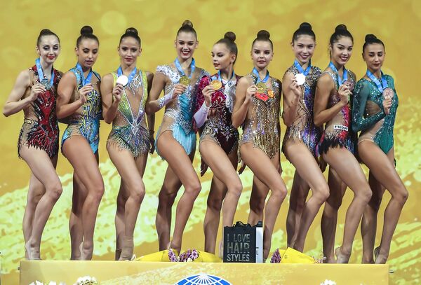 مراسم اعطای جوایز برندگان مسابقات قهرمانی جمناستیک  هنری دختران در بلغاریا - اسپوتنیک افغانستان  