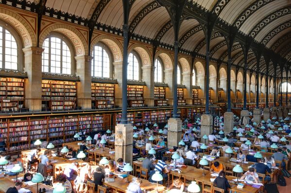 کتابخانه ای در شهر پاریس، فرانسه - اسپوتنیک افغانستان  