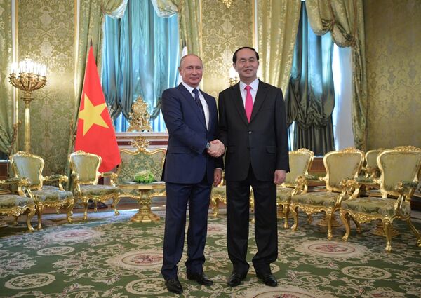 ولادیمیر پوتین، رئیس جمهور روسیه و تران دای کوانگ، رئیس جمهور ویتنام - اسپوتنیک افغانستان  