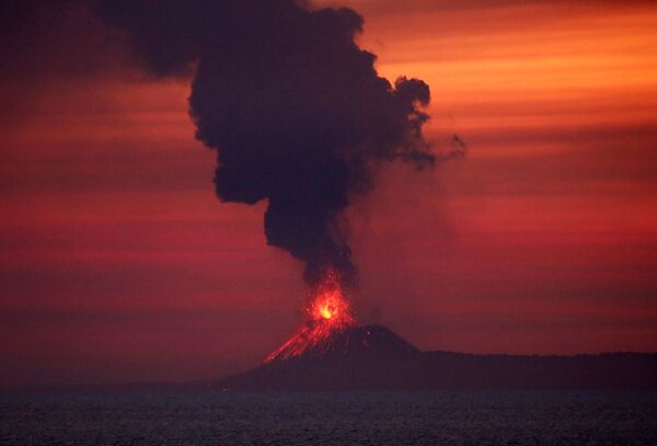آتشفشان کراکاتائو در اندونزیا - اسپوتنیک افغانستان  