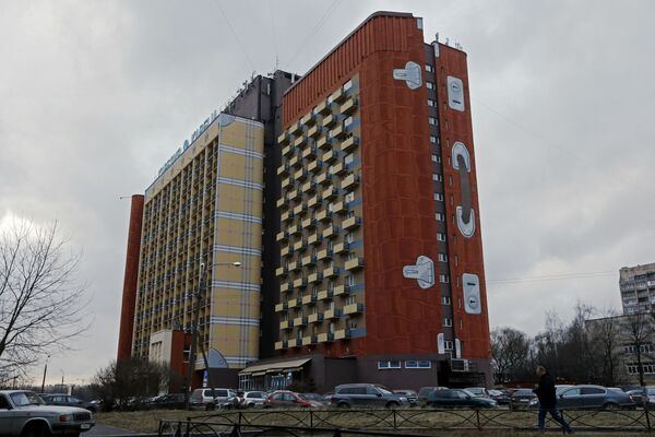 نقاشی روی ساختمان هتل کارلیا در سن پیترزبورگ. - اسپوتنیک افغانستان  