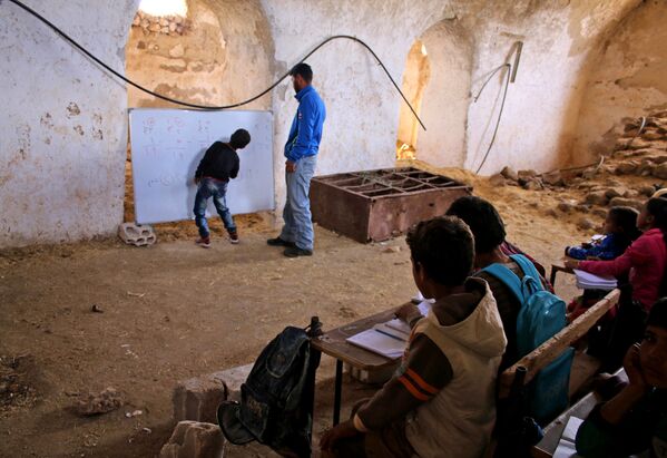 صنف درسی در مکتبی در سوریه - اسپوتنیک افغانستان  