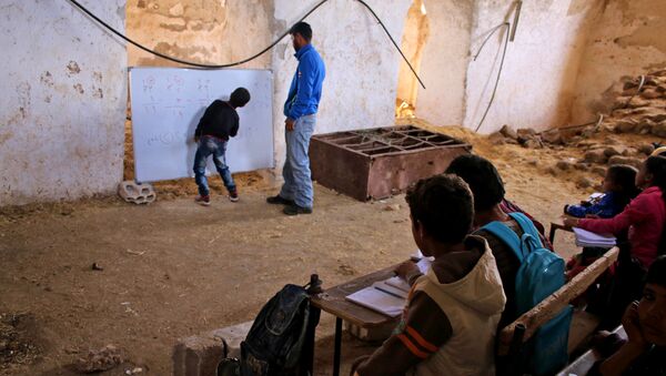 صنف درسی در مکتبی در سوریه - اسپوتنیک افغانستان  