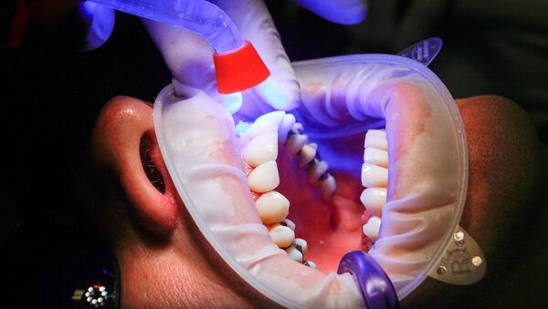 Пациент во время лечения зубов - اسپوتنیک افغانستان  