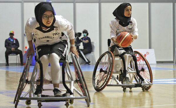 اعضای تیم ویلچر باسکتبال دختران افغانستان در بازی‌های آسیایی - اسپوتنیک افغانستان  
