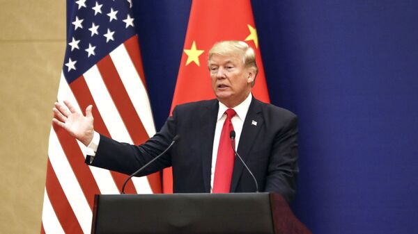 Президент США Дональд Трамп на фоне американского и китайского флага. Архивное фото - اسپوتنیک افغانستان  