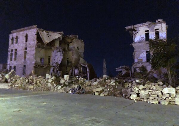 ساختمان ویران شده در میدانی نزدیک ارگ حلب - اسپوتنیک افغانستان  