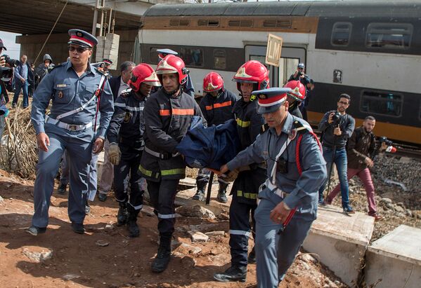 نجات دهندگان در محل تصادف قطار در مراکش - اسپوتنیک افغانستان  