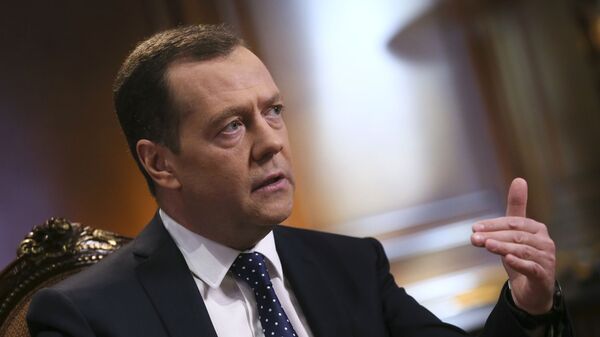 Председатель правительства РФ Дмитрий Медведев во время интервью ведущему программы Вести в субботу Сергею Брилеву - اسپوتنیک افغانستان  
