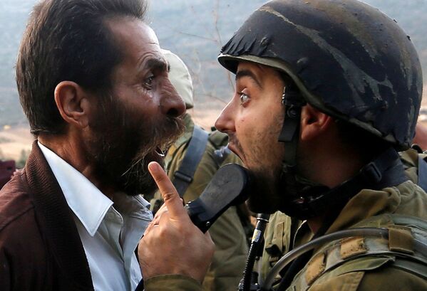 درگیری مرد فلسطینی با نظامی اسرائیلی - اسپوتنیک افغانستان  