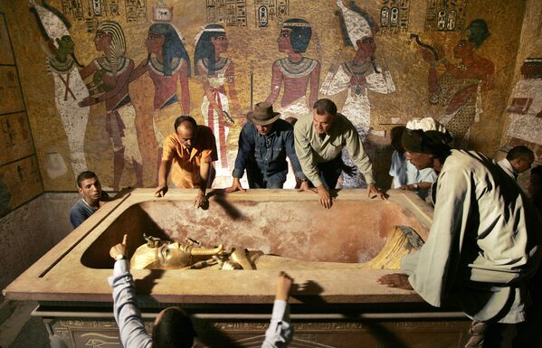 خارج کردن فرعون توتونخامون از قبرش - مصر - اسپوتنیک افغانستان  