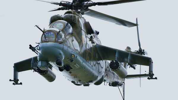 Вертолет Ми-24 на совместном военном антитеррористическом учении вооруженных сил государств – членов ШОС Мирная миссия – 2018 над полигоном в Чебаркуле - اسپوتنیک افغانستان  