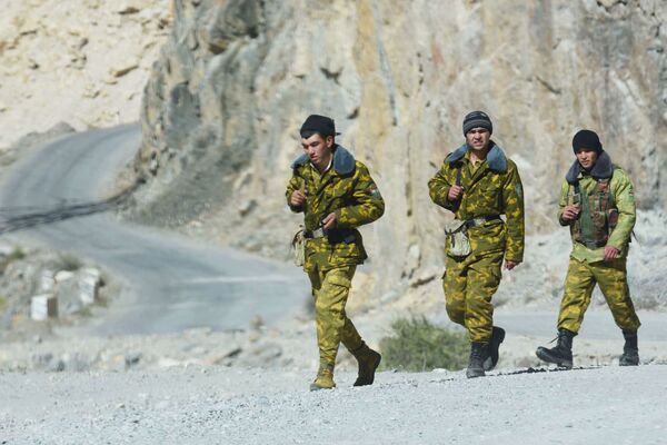 نیروهای مرزی تاجیکستان در مرز افغانستان و تاجیکستان - اسپوتنیک افغانستان  