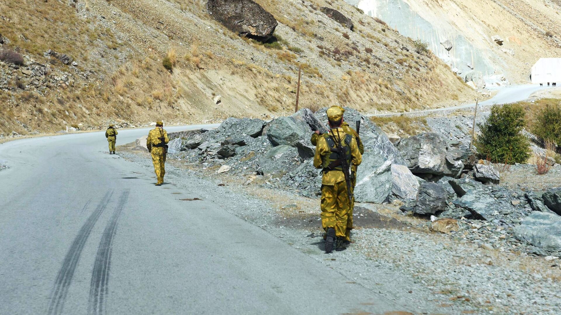 Пограничники на Таджикско-афганской границе вдоль реки Памир - اسپوتنیک افغانستان  , 1920, 22.08.2022