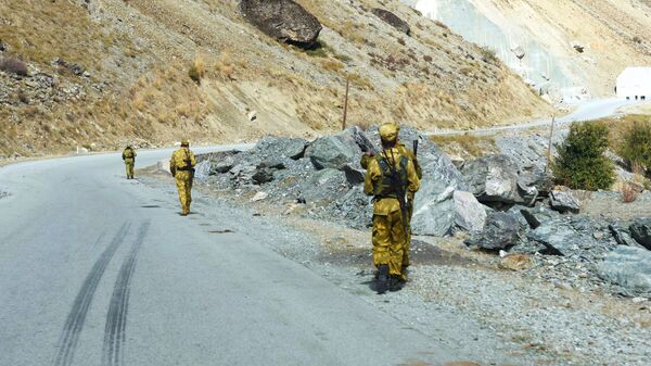 Пограничники на Таджикско-афганской границе вдоль реки Памир - اسپوتنیک افغانستان  
