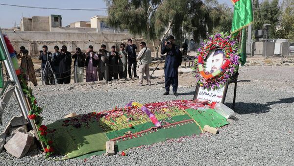 آرامگاه شهید جنرال عبدالرازق، فرمانده پیشین پولیس کندهار - اسپوتنیک افغانستان  