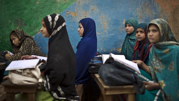 مسموم شدن پانزده دانش‎ آموز دختر در هلمند - اسپوتنیک افغانستان  