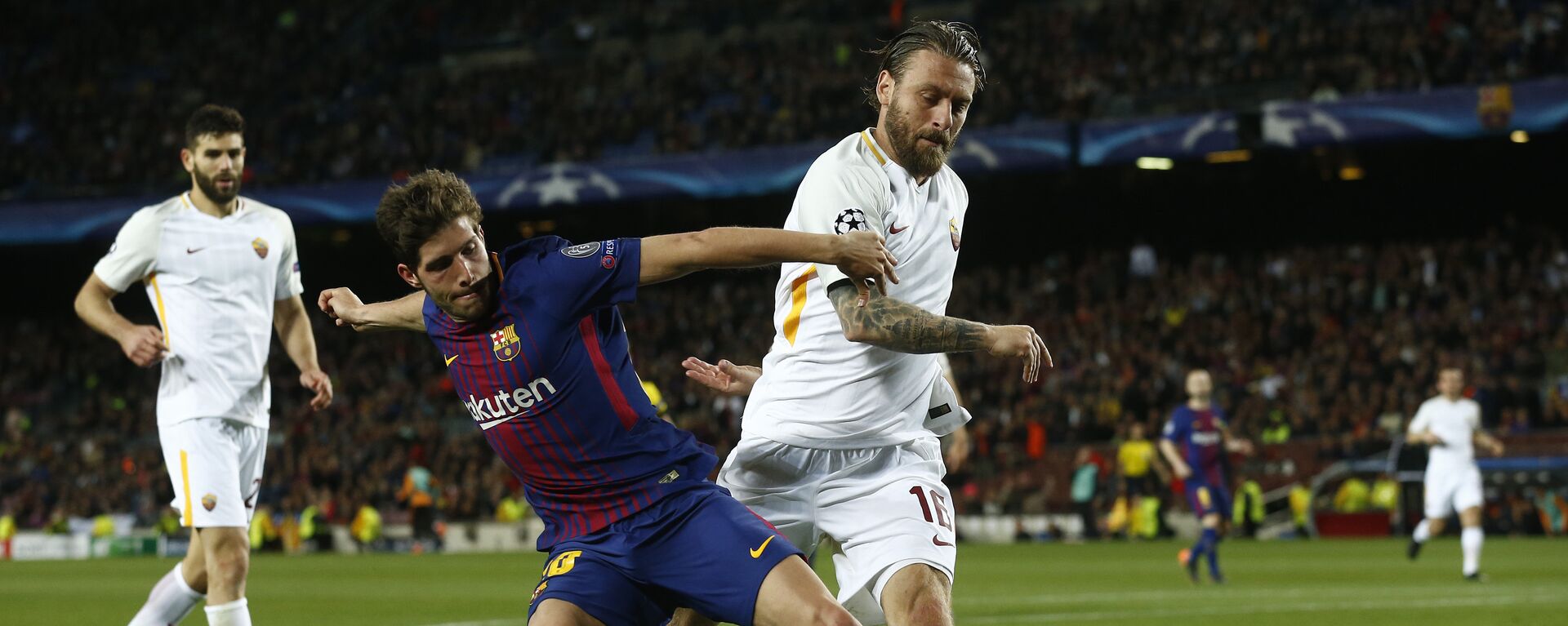 Barcelona's Sergi Roberto, left, challenges for the ball with Roma's Daniele de Rossi during a Champions League quarter-final, first leg soccer match between FC Barcelona and Roma at the Camp Nou stadium in Barcelona, Spain, Wednesday, April 4, 2018 - اسپوتنیک افغانستان  , 1920, 24.08.2021