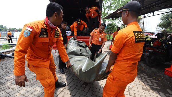 Спасатели во время подготовки к поиску выживших после крушения самолета Lion Air flight JT610 в Индонезии - اسپوتنیک افغانستان  