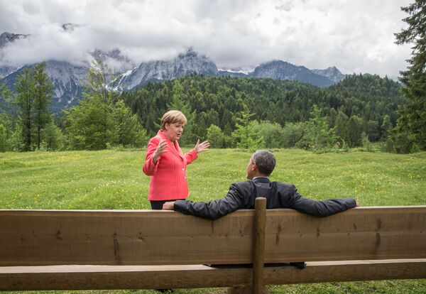 آنگلا مرکل، صدراعظم آلمان با باراک اوباما، رئیس جمهور امریکا در نشست سران گروه ۷ – جنوب آلمان، جون ۲۰۱۵ - اسپوتنیک افغانستان  