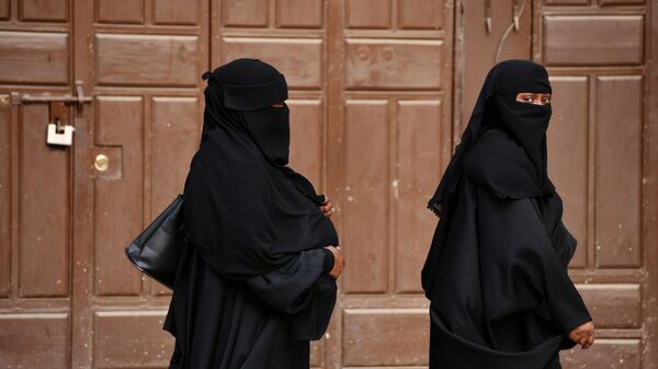 داستان دنباله دار فرار دختران سعودی + ویدئو و تصاویر - اسپوتنیک افغانستان  