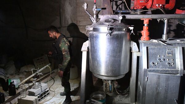 جابجایی مواد سمی در نزدیکی شهر حماه سوریه - اسپوتنیک افغانستان  
