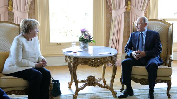 Президент РФ Владимир Путин и канцлер Германии Ангела Меркель во время встречи - اسپوتنیک افغانستان  