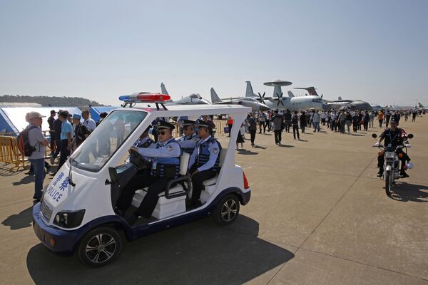 افسران پولیس در نمایشگاه بین المللی هوایی چین - اسپوتنیک افغانستان  