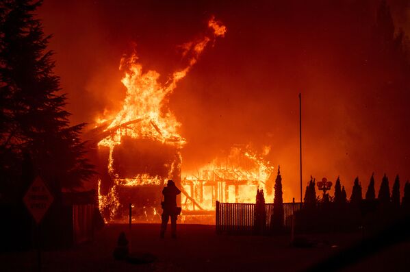 آتش سوزی گسترده در ایالت کالیفرنیا، امریکا - اسپوتنیک افغانستان  