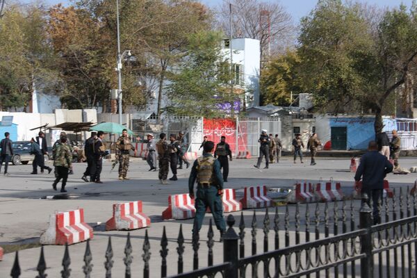 محلی که تروریست انتحاری خودش را در نزدیکی پوسته پولیس منفجر ساخت - اسپوتنیک افغانستان  