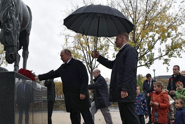 ولادیمیر پوتین، رئیس جمهور روسیه در مراسم یادبود قربانیان جنگ جهانی اول – پاریس، فرانسه - اسپوتنیک افغانستان  