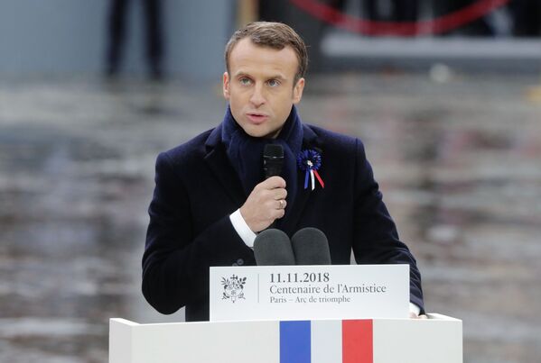 سخرانی امانوئل مکرون، رئیس جمهور فرانسه در مراسم یادبود قربانیان جنگ جهانی اول – پاریس، فرانسه - اسپوتنیک افغانستان  
